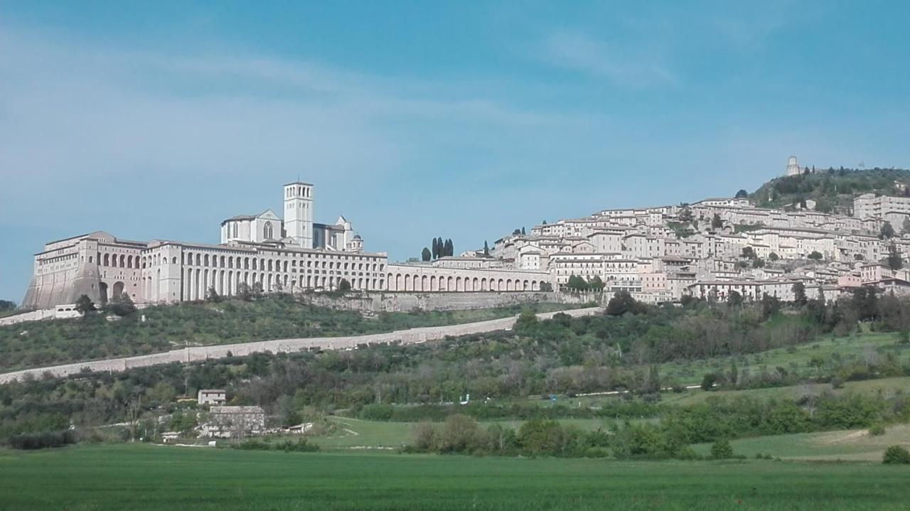 Casa Del Frate Apartment Assisi Luaran gambar
