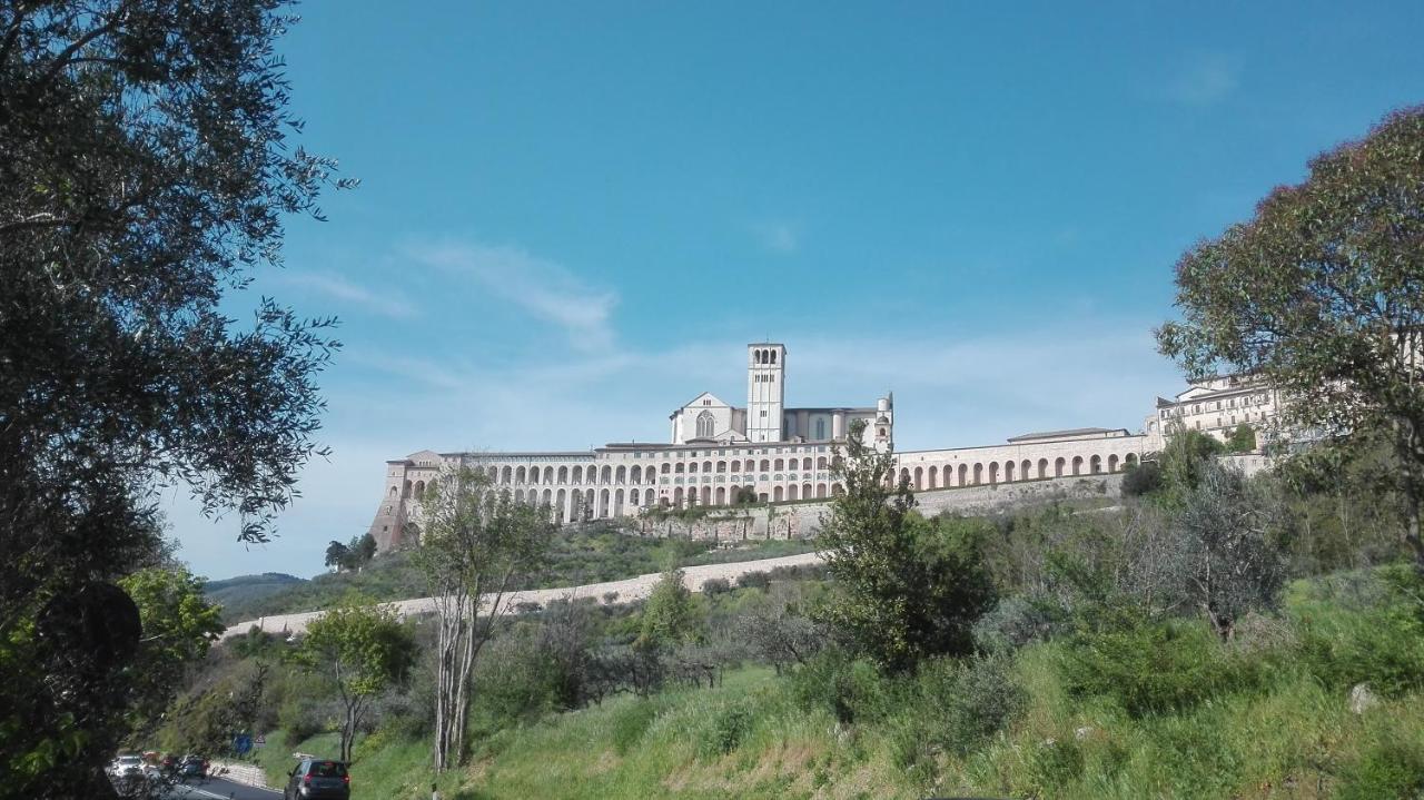 Casa Del Frate Apartment Assisi Luaran gambar