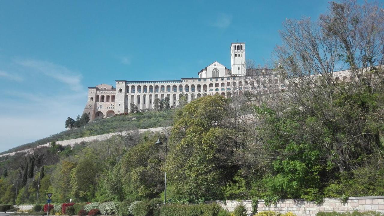 Casa Del Frate Apartment Assisi Luaran gambar